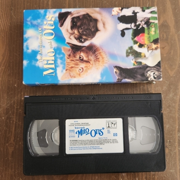 The Adventures of Milo and Otis" VHS + 2 Clifford The Big Red Dog Movies, More - Picture 9 of 9